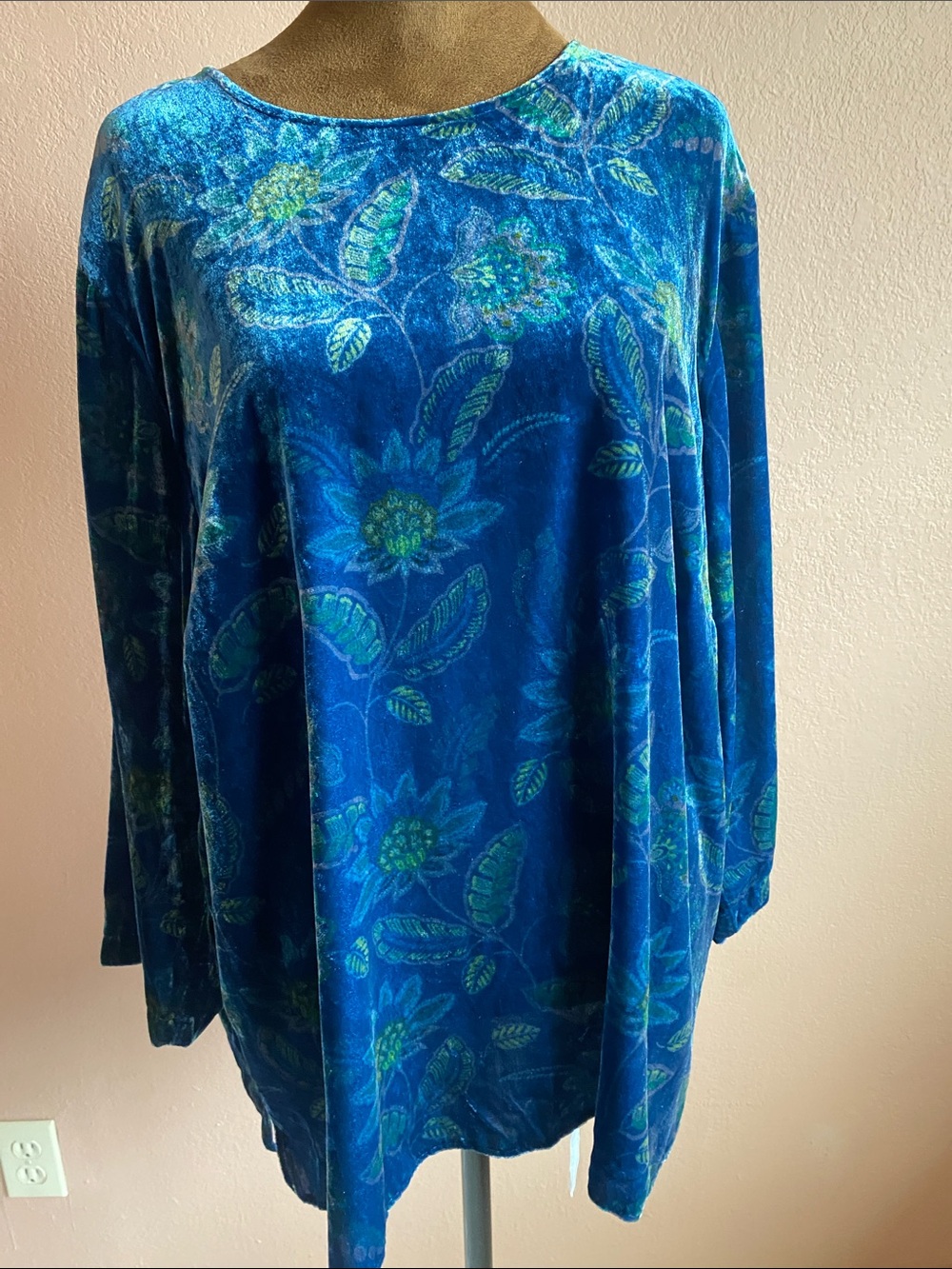 J. Jill Blue Floral Velvet 3/4 Sleeves Top with Green Accents - Picture 2 of 9